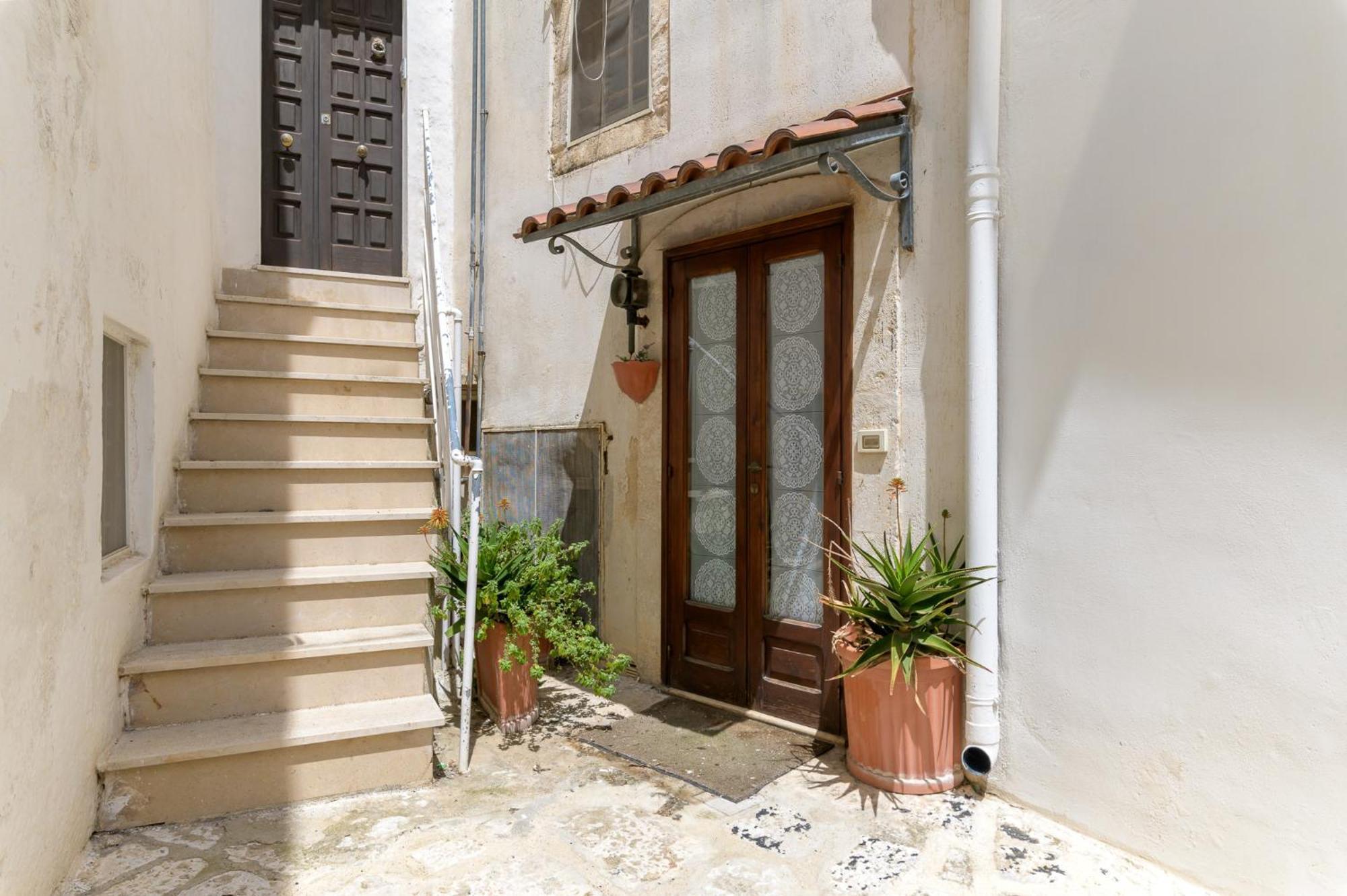 Appartamento Vintage Con Balcone By Wonderful Italy 奥斯图尼 外观 照片